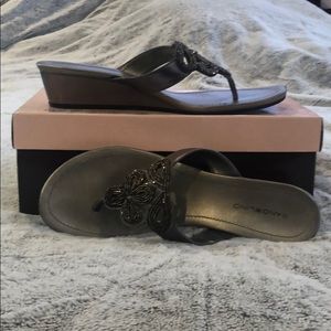 Bandolino pewter sandals 8 1/2